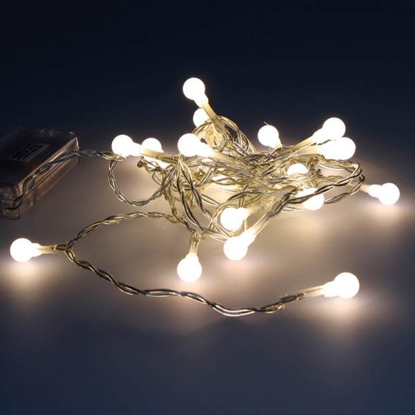 Guirnalda a pilas, función fija, uso interior, esférica ø8 mm, blanco cálido, 20 leds, 2,30 m